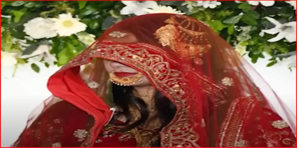 लाल लहंगे में नजर आईं Mrs. Khan