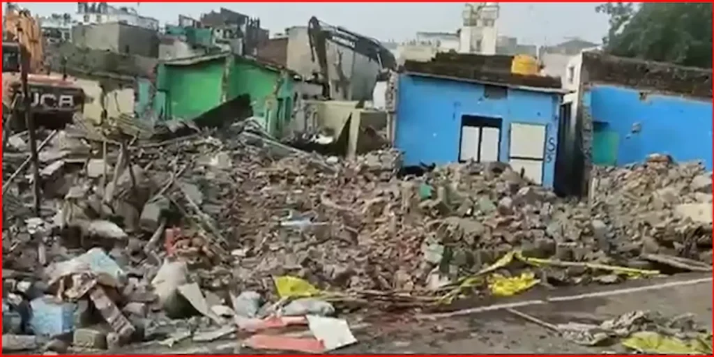 अतिक्रमण हटाओ कार्रवाई।